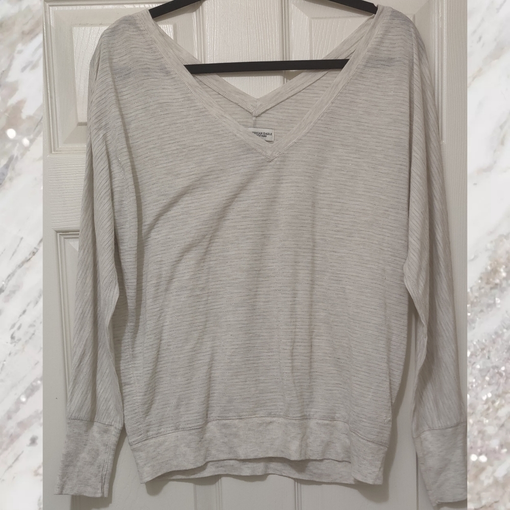🤍American Eagle Striped Sparkly V-Neck Long Sleeve Top